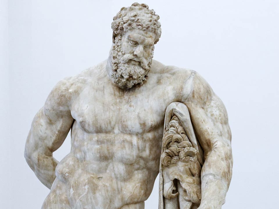 Replica dell'ercole farnese del museo archeologico nazionale di napoli. l'imponente scultura è adesso disponibile per la vendita presso la galleria bazzanti di firenze.