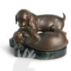 cuccioli che giocano scultura in bronzo replica a tiratura postuma di sirio tofanari fusa dalla fonderia artistica ferdinando marinelli e in vendita presso la galleria bazzanti di firenze