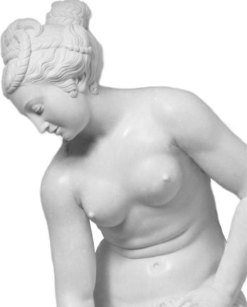 scultura in marmo bagnante o venere allegrain in vendita presso la Galleria Bazzanti di Firenze