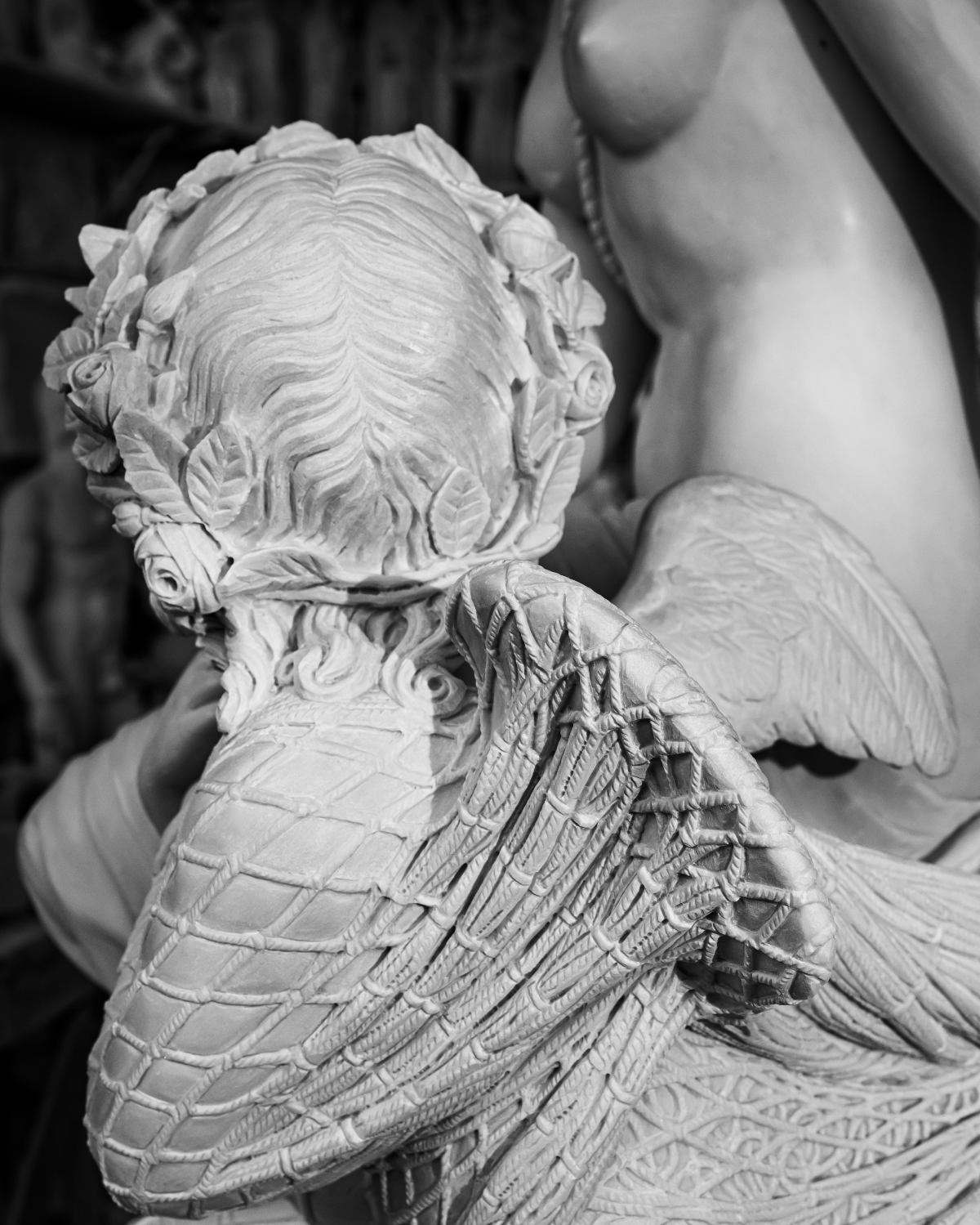 scultura in marmo cupido catturato da venere carlo fontana in vendita galleria bazzanti firenze