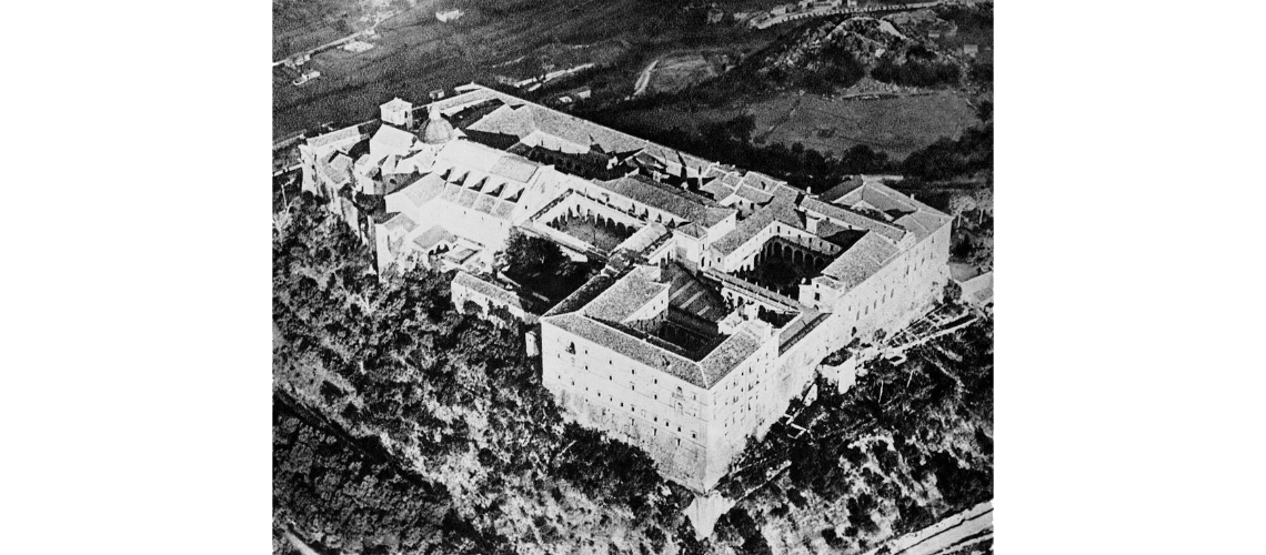 galleria pietro bazzanti fonderia artistica ferdinando marinelli firenze vendita sculture in marmo e bronzo porte bronzee porta bronzea dell'abbazia di montecassino. L'abbazia prima della distruzione del 1943