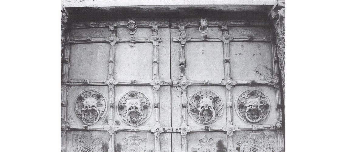 galleria pietro bazzanti fonderia artistica ferdinando marinelli firenze vendita sculture in marmo e bronzo porta bronzo troia dettaglio