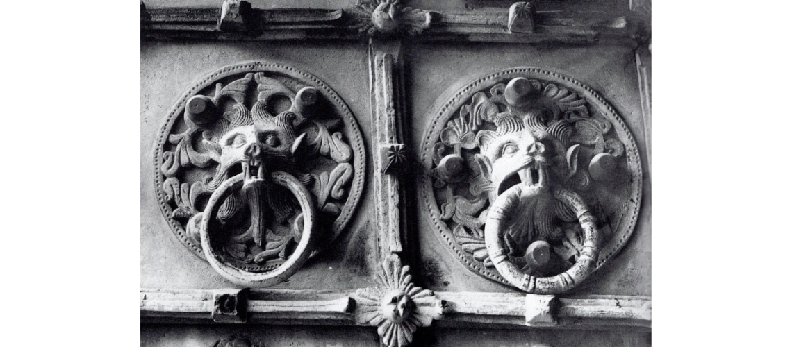 galleria pietro bazzanti fonderia artistica ferdinando marinelli firenze vendita sculture in marmo e bronzo porta bronzo troia dettaglio