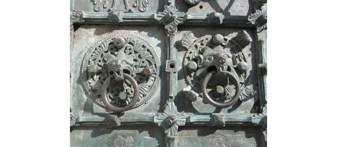 galleria pietro bazzanti fonderia artistica ferdinando marinelli firenze vendita sculture in marmo e bronzo porta bronzo troia dettaglio