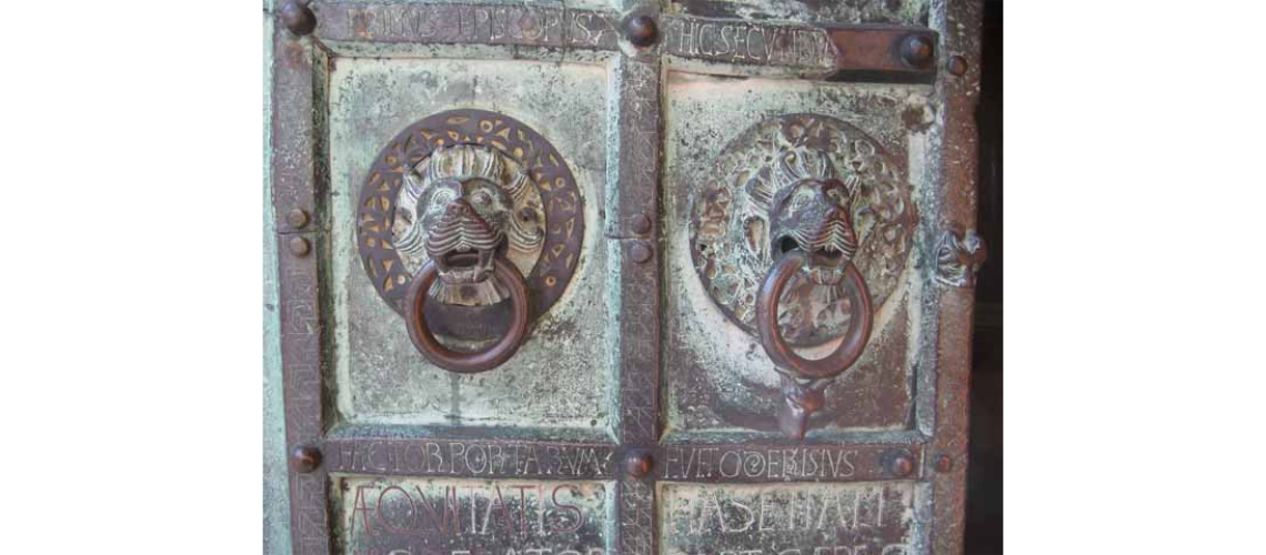 galleria pietro bazzanti fonderia artistica ferdinando marinelli firenze vendita sculture in marmo e bronzo porta bronzo troia dettaglio